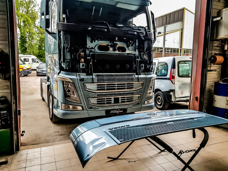 Votre carrosserie Auto-Store 89, vous propose la remise en état de la carrosserie de votre poids-lourd à Auxerre, Auxerre, Auto-Store 89
