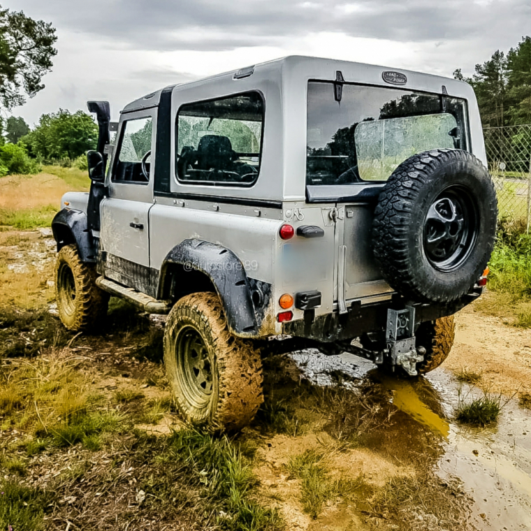 Rénovation complète d'un Land Rover au sein de la carrosserie Auto-Store 89 à Auxerre, Auxerre, Auto-Store 89