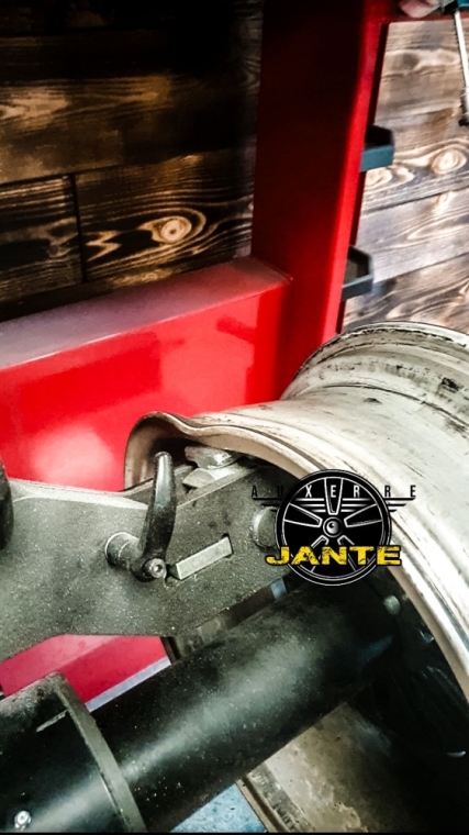 Jante dévoilée à l'atelier Auxerre Jante à Auxerre