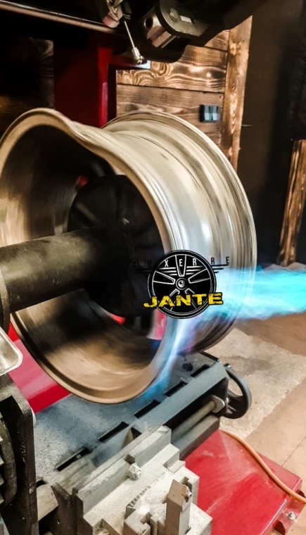Dévoilez votre jante plutôt que d'en racheter une neuve à Auxerre